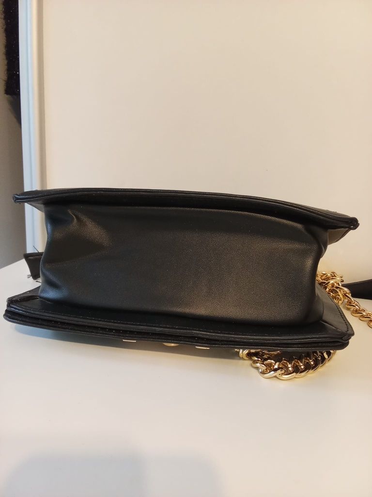 Piękne torebka cross body Chanel stanie idealnym