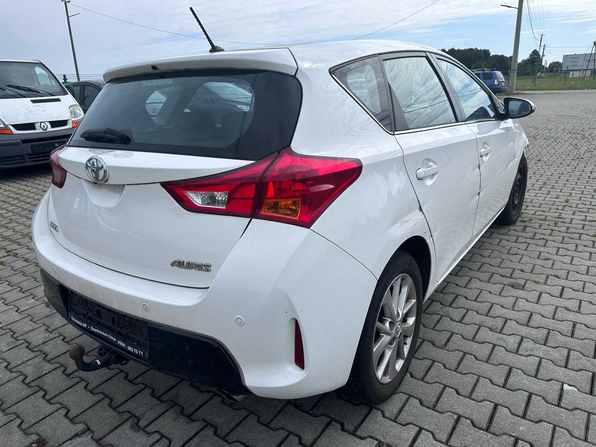Toyota Auris Rok Produkcji 2014 Bogate Wyposażenie