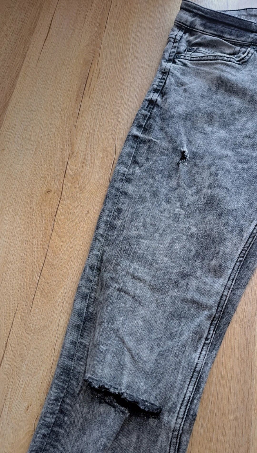 Jeansowe spodnie męskie z przetarciami Only&Sons rozm. W32/L34