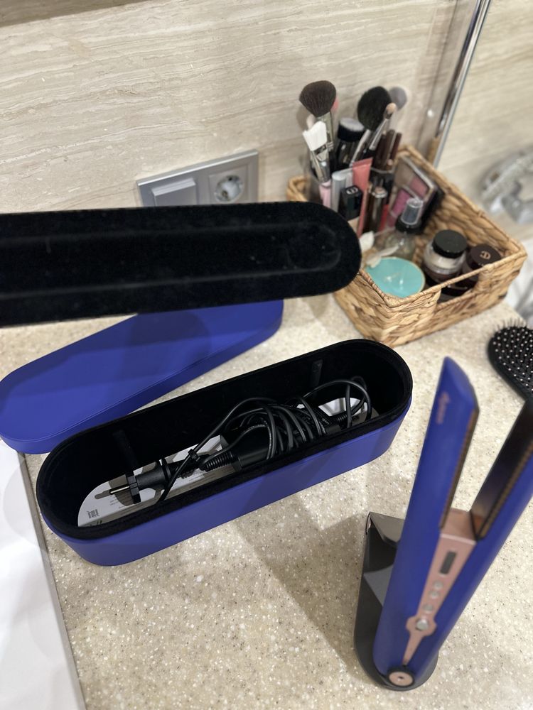 Dyson вирівнювач для волосся