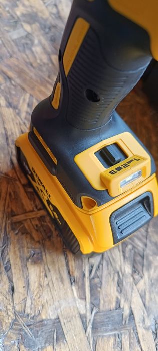 Klucz udarowy DeWalt dcf 899p2 bez śladów