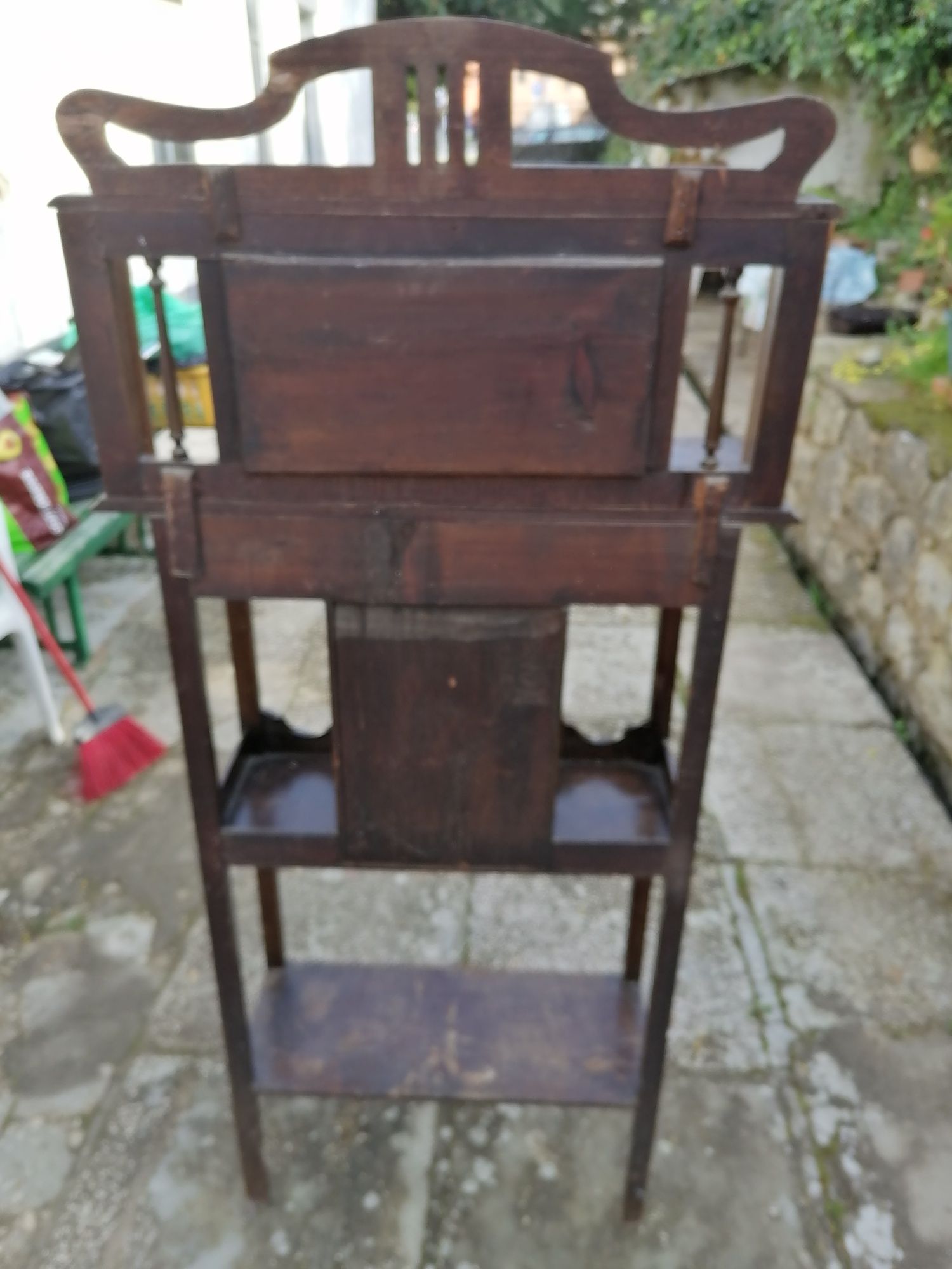 Cristaleira antiga, Porta Bibelots Vintage para Restauro
