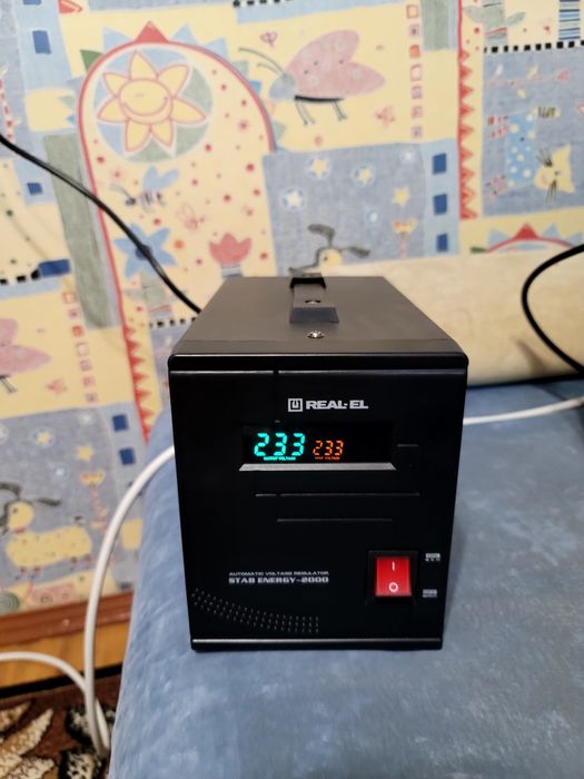 Продам стабілізатор напруги Real-El 2000Ва