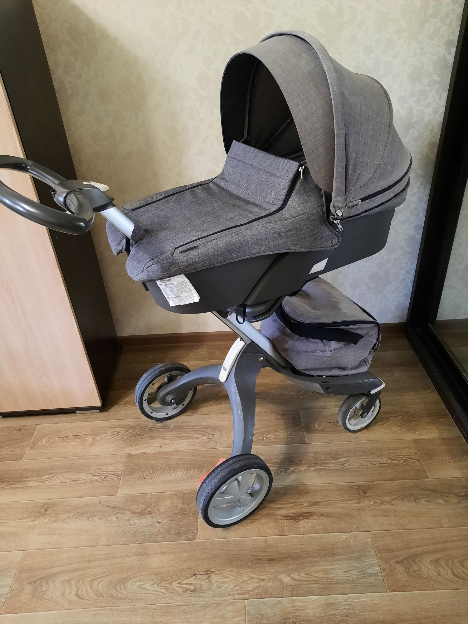 Продам коляску Stokke V4