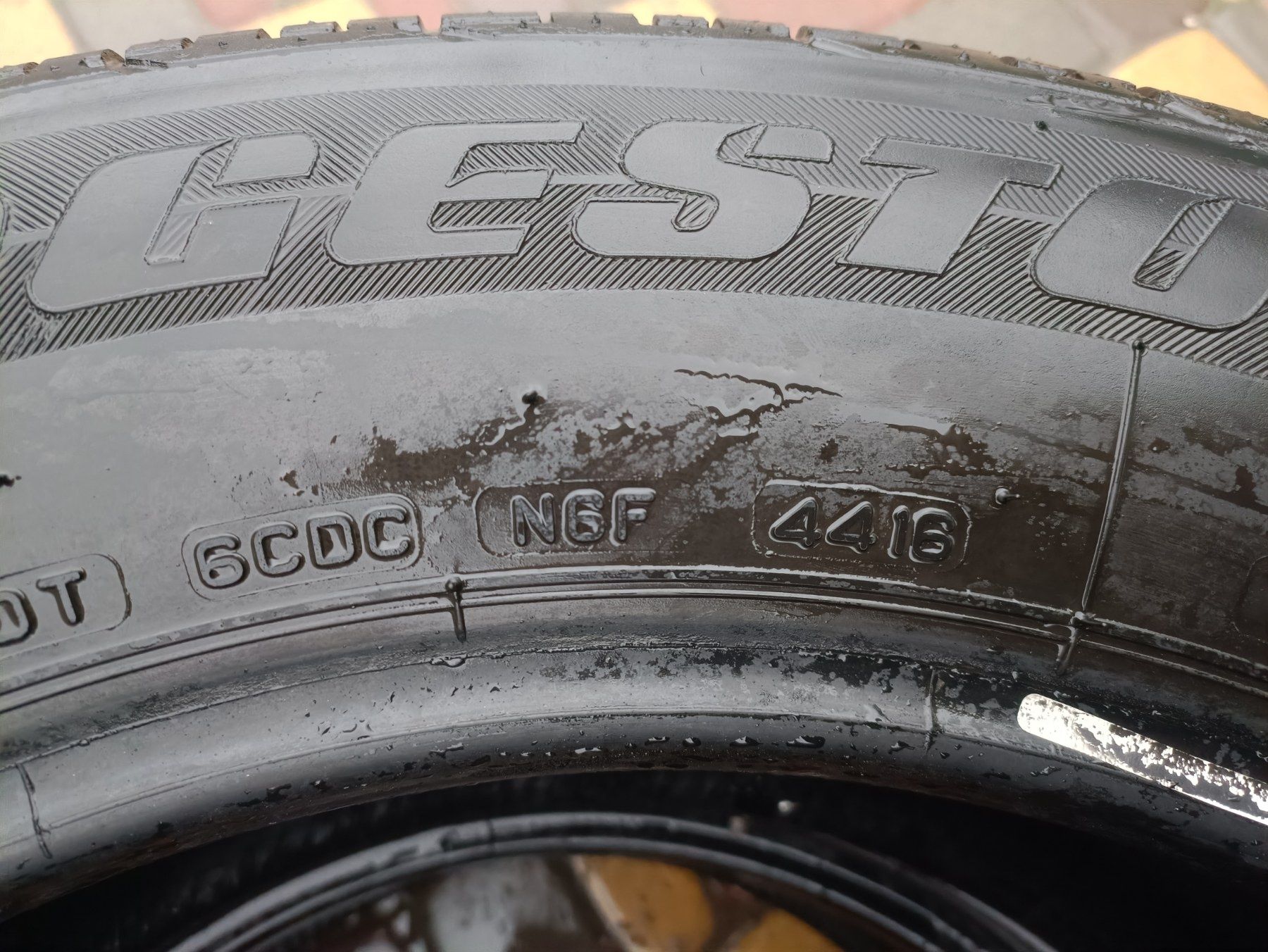 Шини Bridgestone 235/60 R18 резина літня