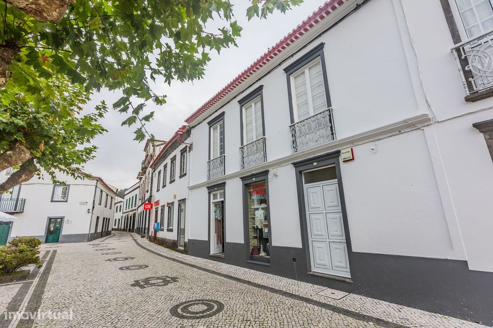 Moradia no centro da Povoação