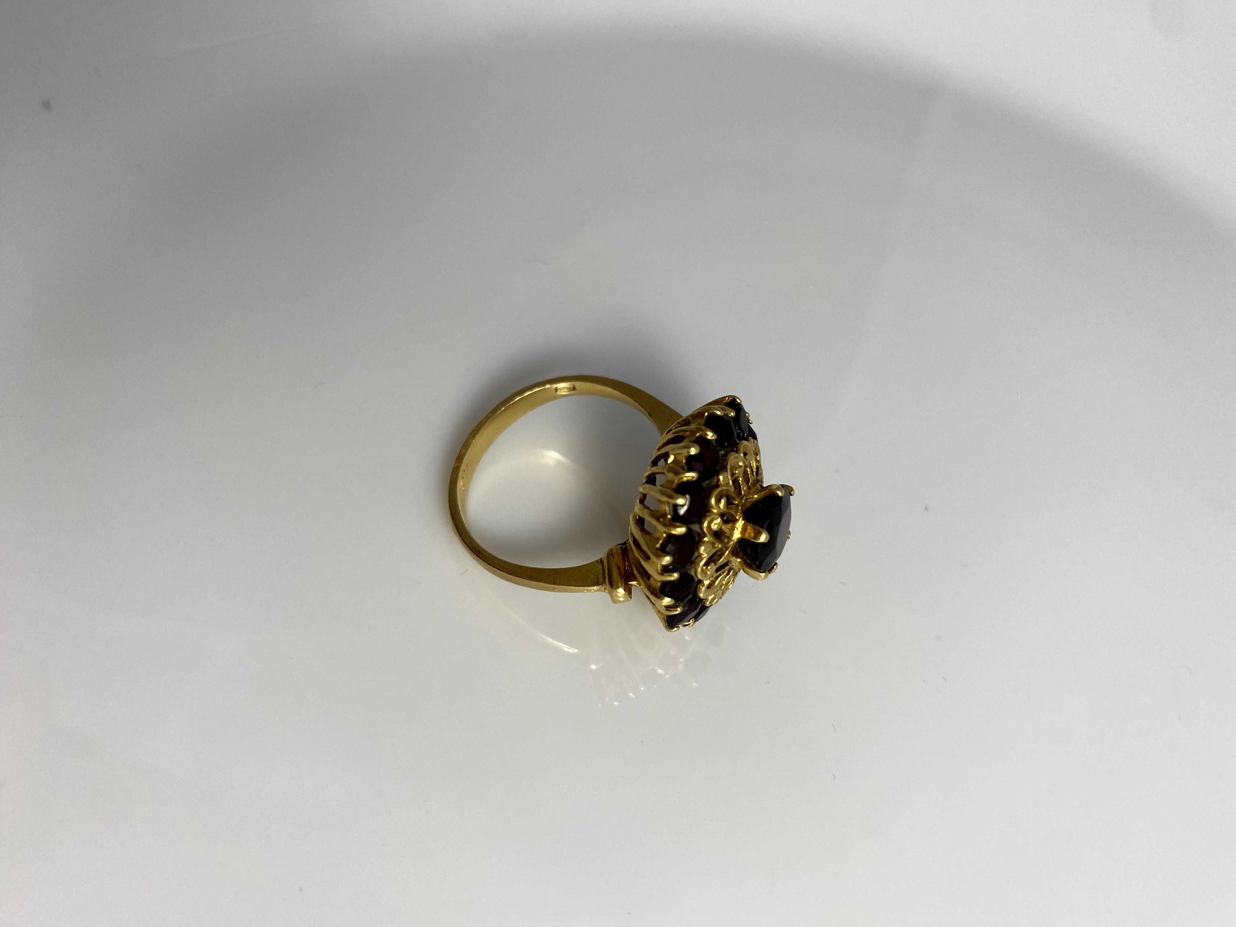 Wyjątkowo piękny złoty pierścionek z granatami Au750 7.05g