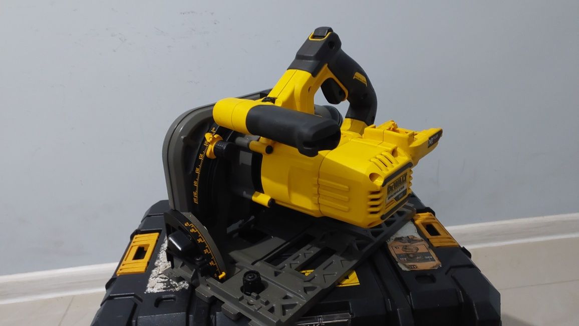 Пила занурювальна акумуляторна FLEXVOLT DeWALT DCS520