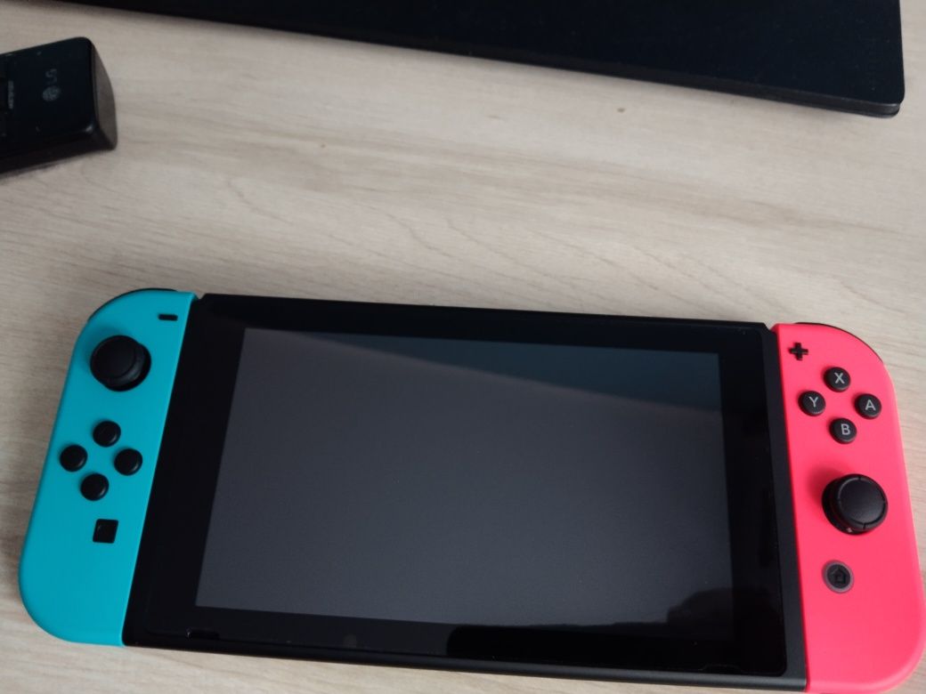 Nintendo switch konsola+etui+karta pamięci 256gb