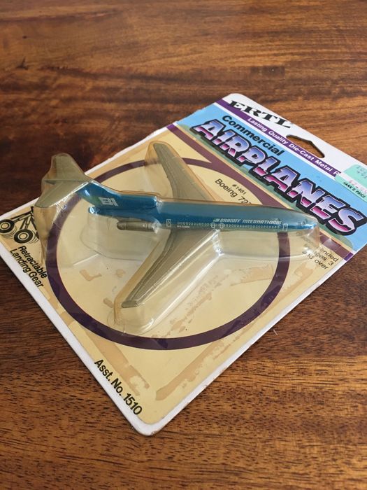 Avião em ferro Ertl/Lintoy selado.