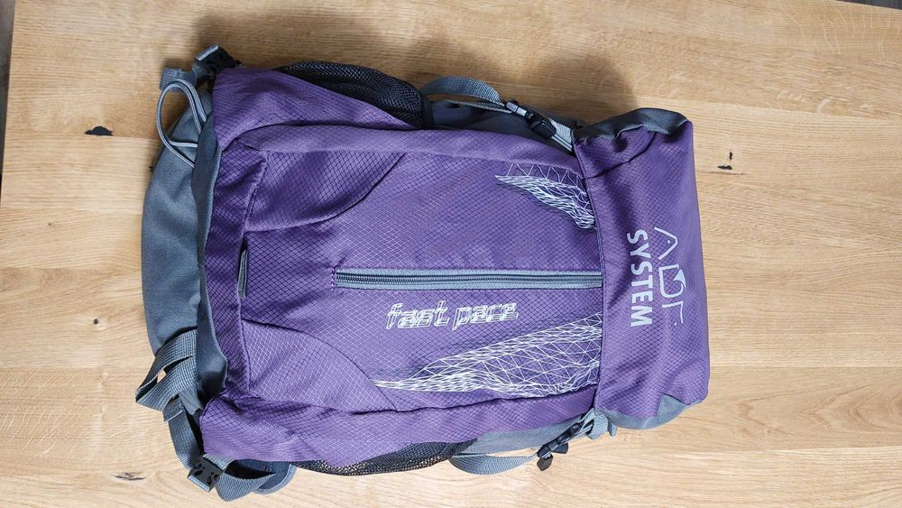 Plecak w góry z siatką plecy