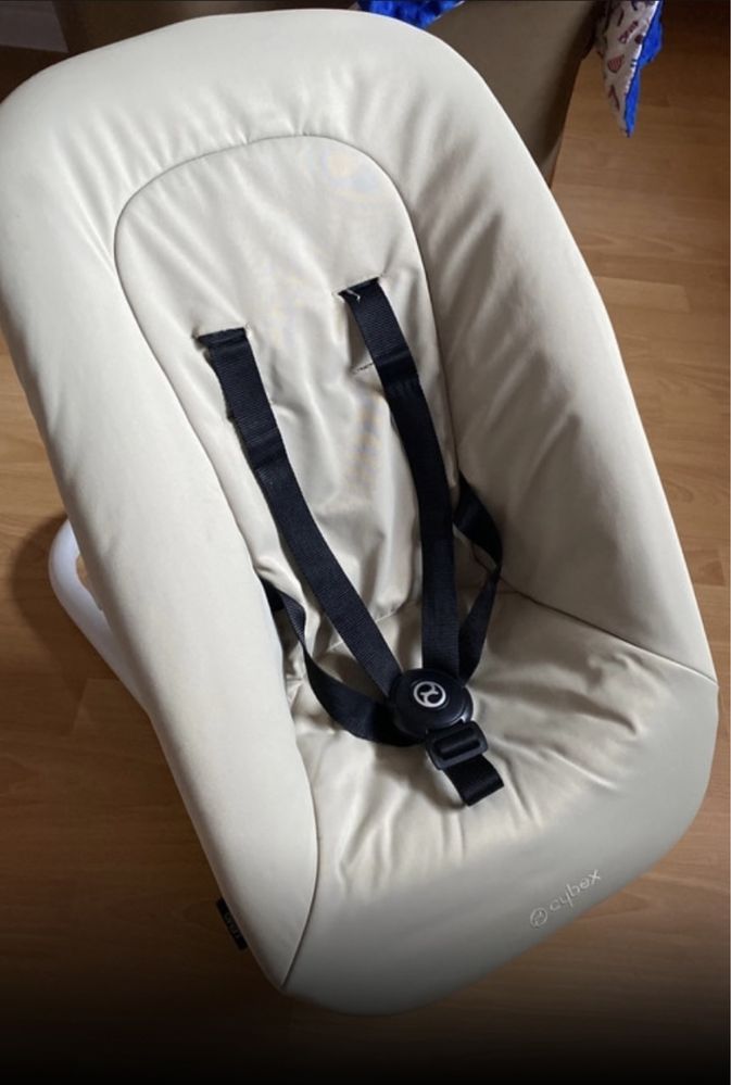 Bujaczek cybex lemo