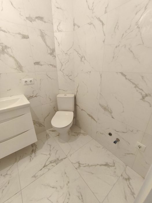 Цена с оформлением! 37 КВ.м. Новый ремонт. Без комисси.