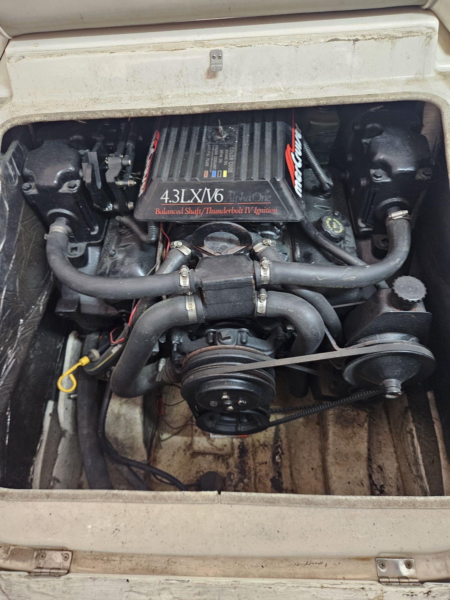 MAXUM 4.3 V6 c/reboque