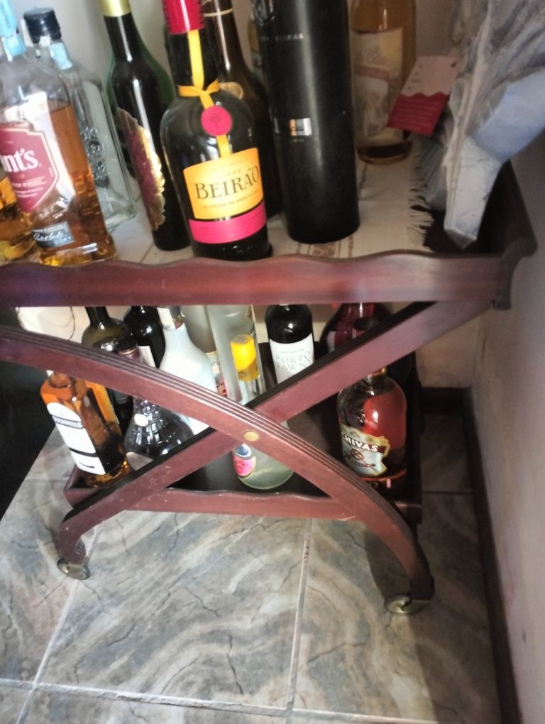 Carrinho de chá em madeira