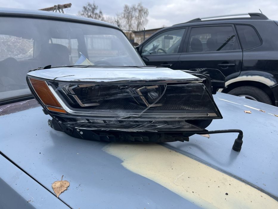 Фара пассат B9 USA