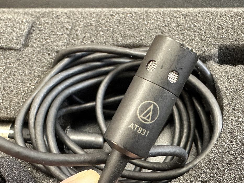 Петличний мікрофон Audio-Technica AT831 та блок живлення AT8531