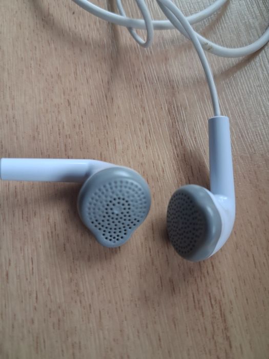 Słuchawki douszne Samsung przewodowe. Nieużywane