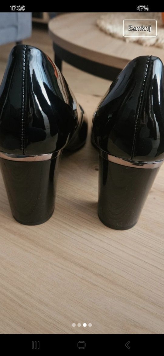 Lakierowane buty