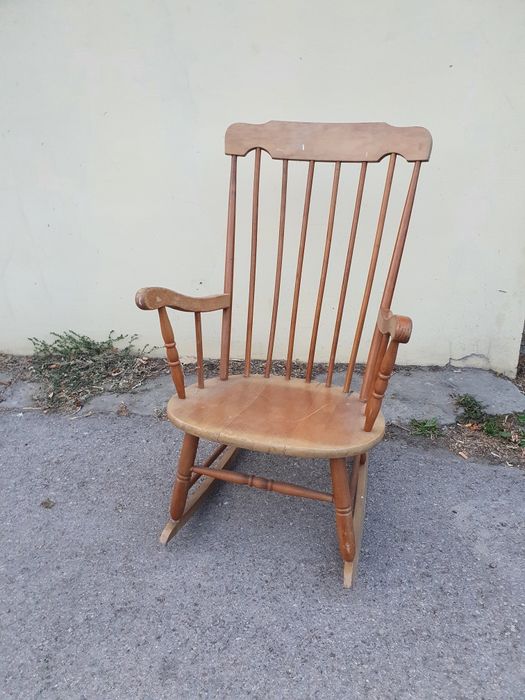 Fotel bujany drewniany na biegunach vintage