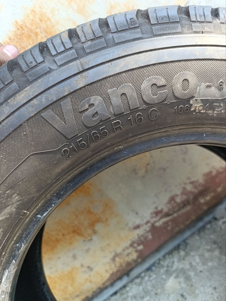 Різина б/у 215/65R16C.