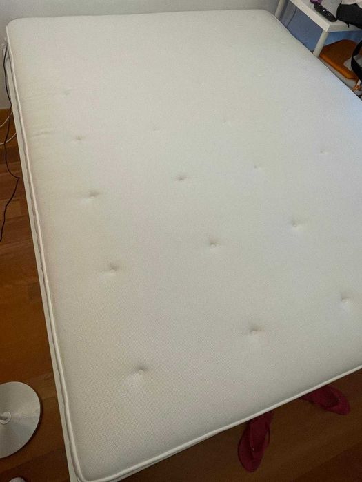 Colchão  Queen HYLLESTAD (IKEA)
