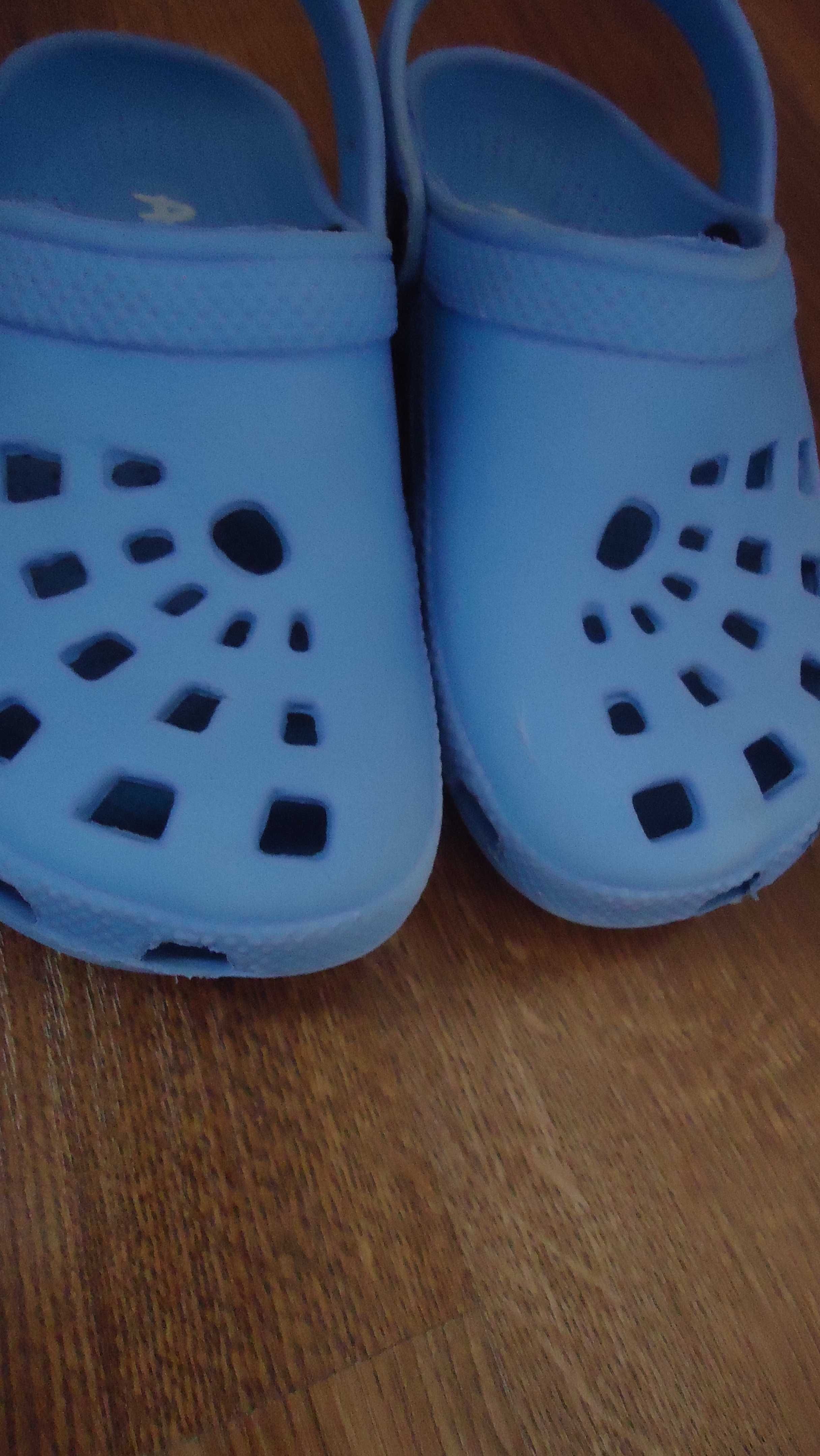 r.28 niebieskie CROCSY American Club klapki typu crocs buty do wody