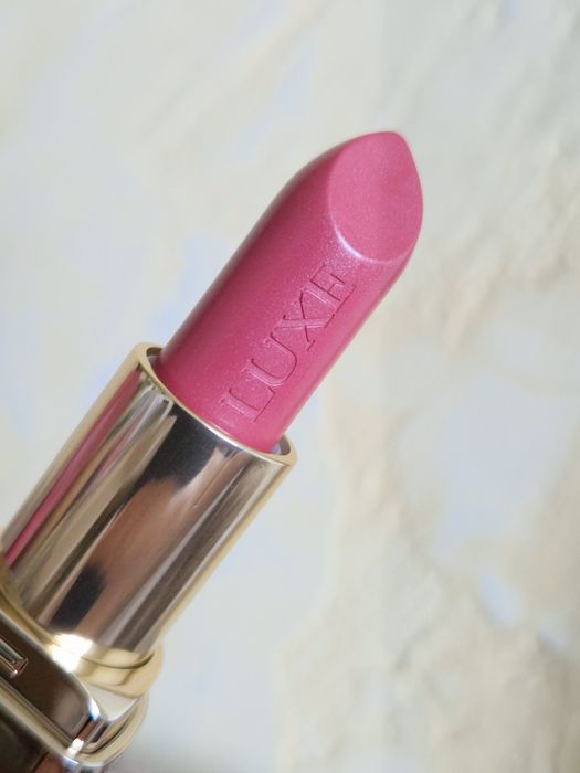 Помада Luxe , свіженька