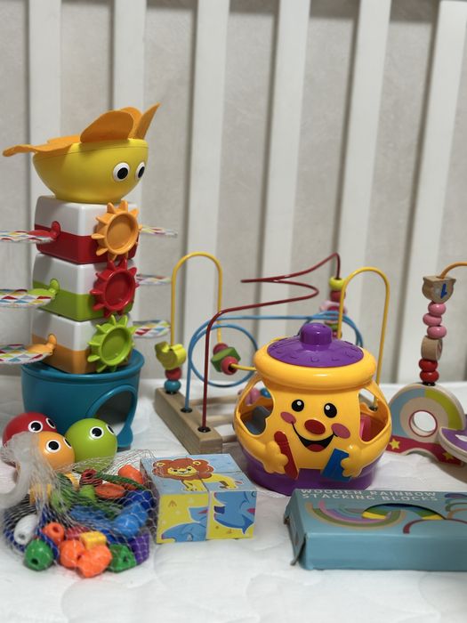 Розвиваючі іграшки монтессорі