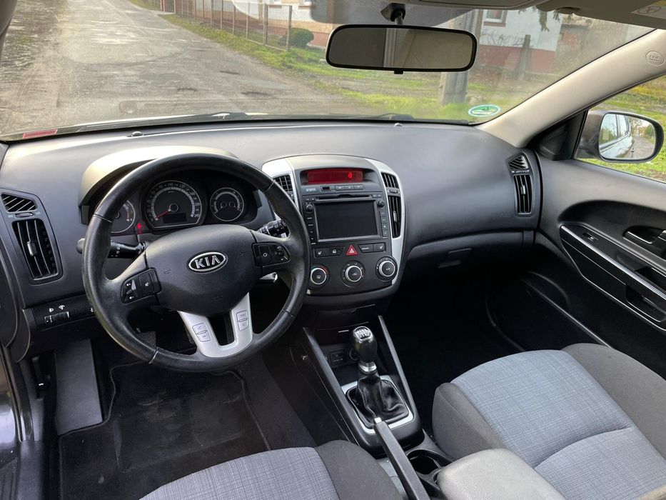 Kia cee'd 1.4 benzyna 177 tys przebieg