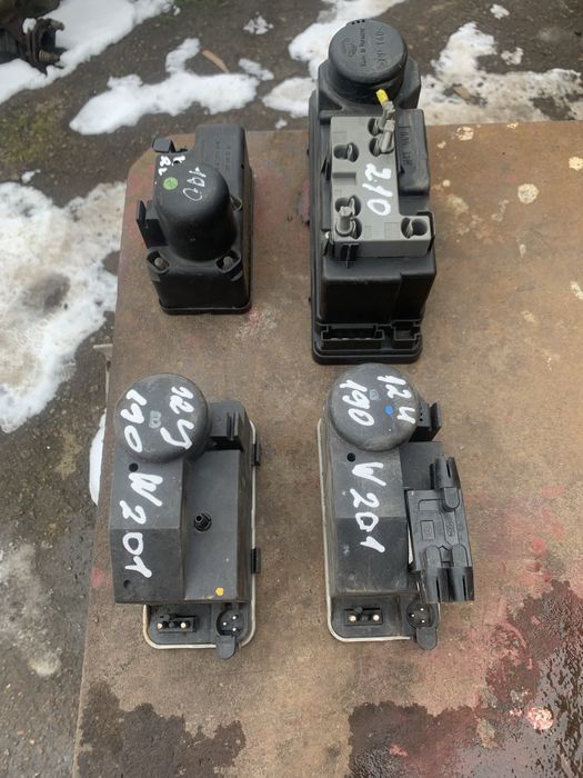 Продам компресор центральных замков мерседес 124 - 190 W 201 W 210