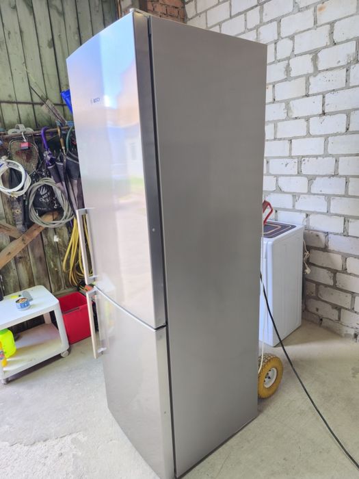 Холодильник Bosch KGE36AI30