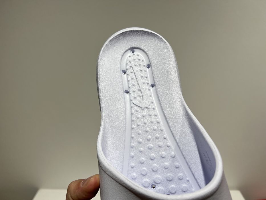 Тапочки Nike Victori One Shower Slide CZ5478-100