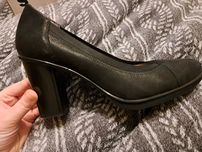 Czarne buty na grubym obcasie 38
