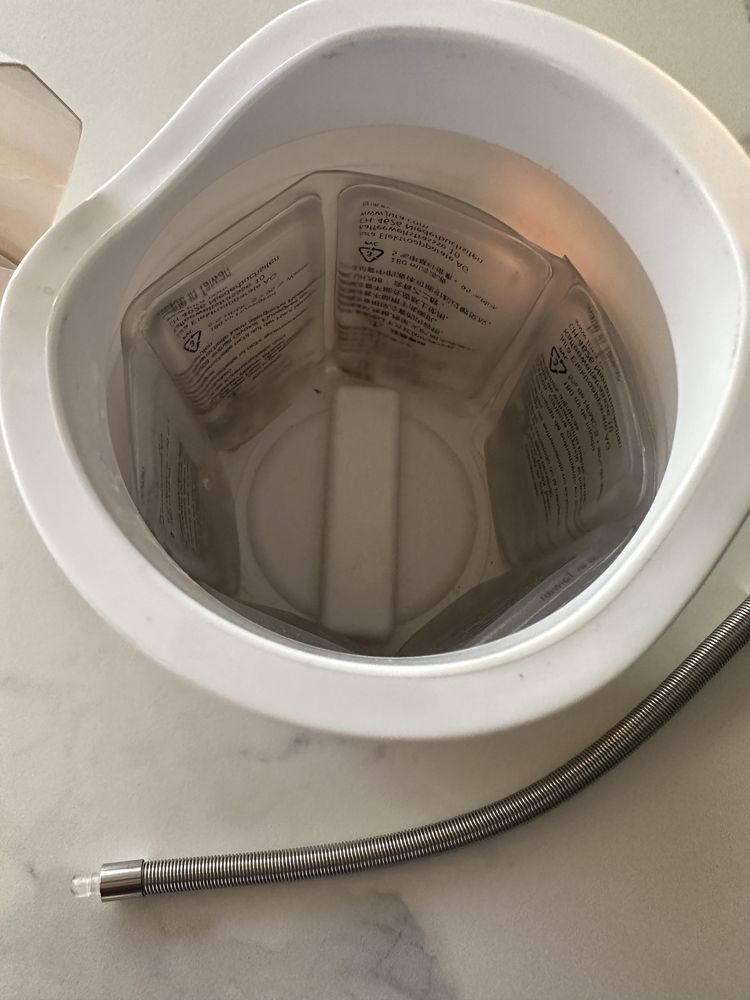 Jura pojemnik + obudowa chłodząca na mleko