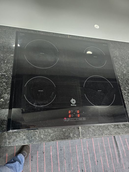 Placa indução 4 zonas com booster