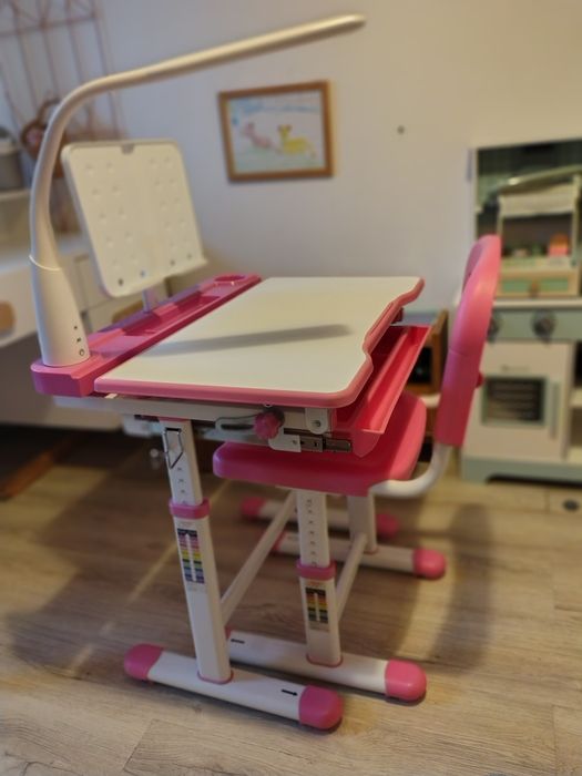 Biurko dla dziecka z regulacją wysokości (+krzesło, lampka]