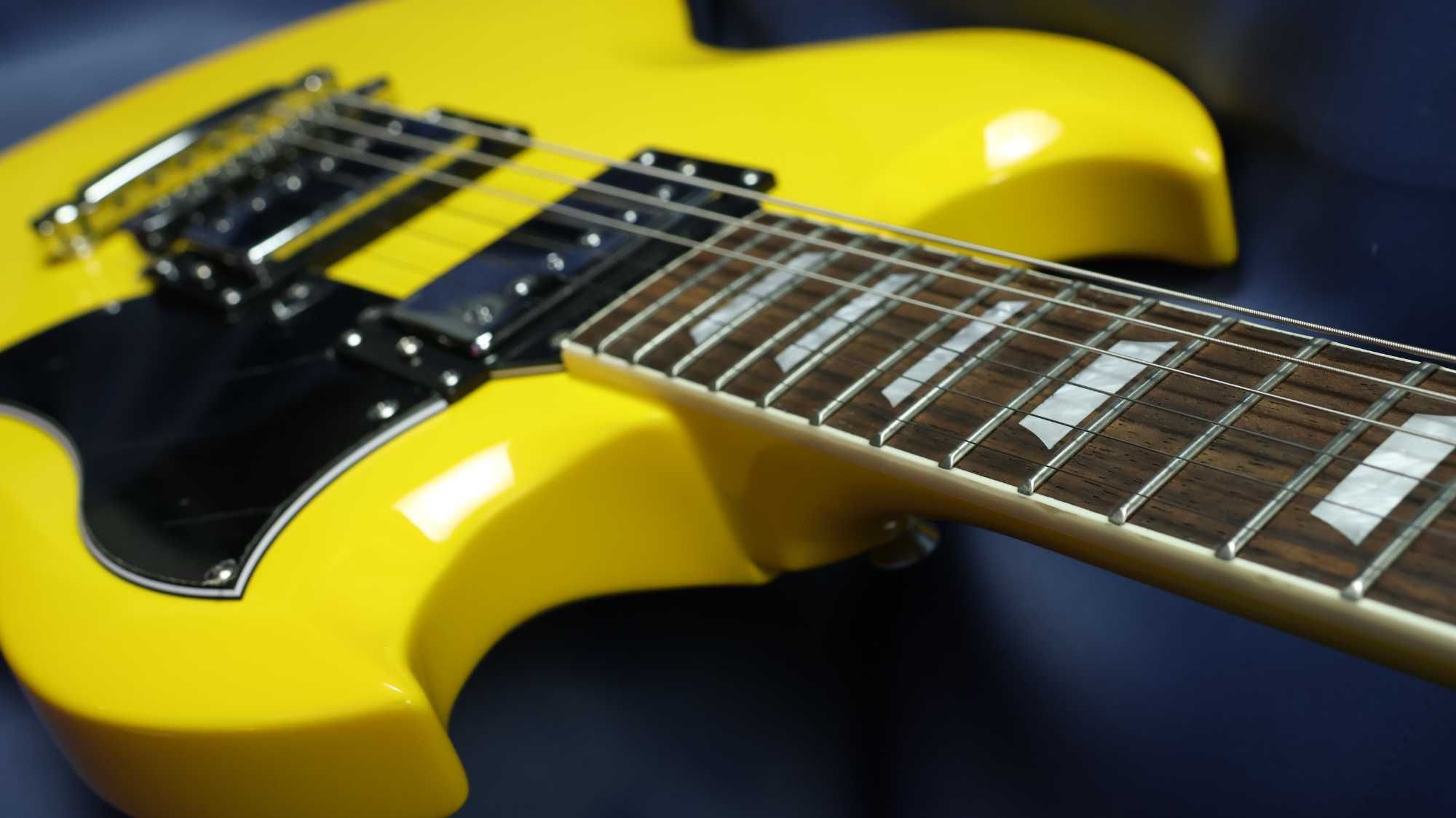 Gitara elektryczna Arrow Twincut SG z pokrowcem