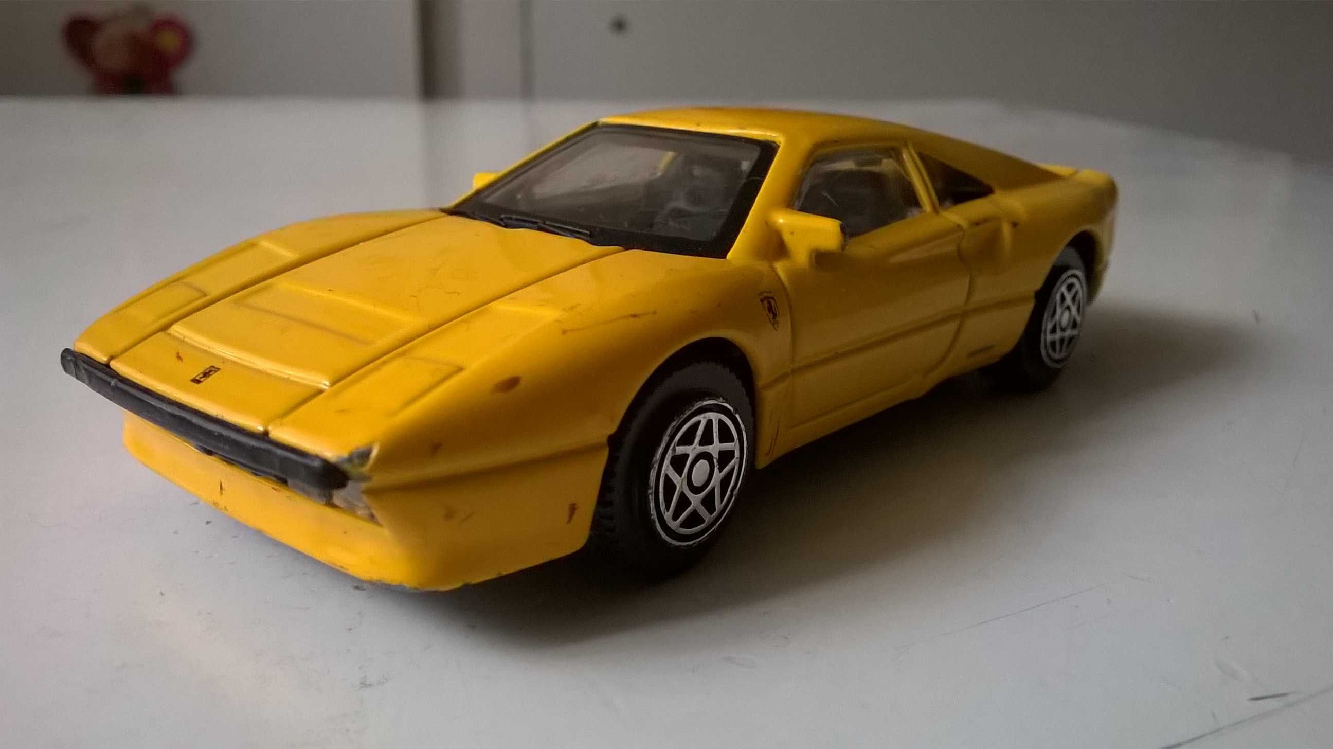 FERRARI GTO, skala 1:43, model metalowo-plastikowy, Bburago