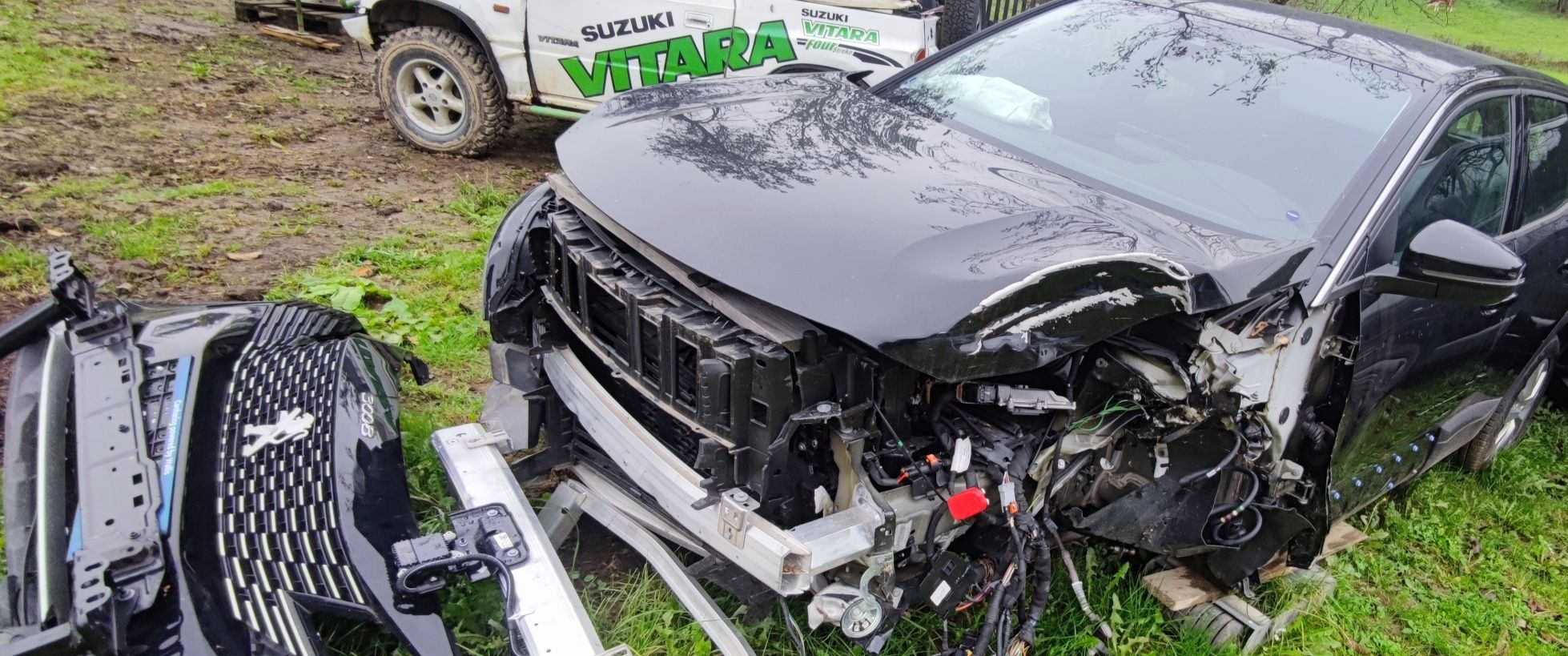 Peugeot 3008 1.2 1.6 hybrid  uszkodzony z przeznaczeniem na części