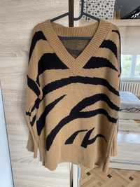 sweter w zebrę motyw zebry zebra carmel czarny dłuższy dekolt V serek