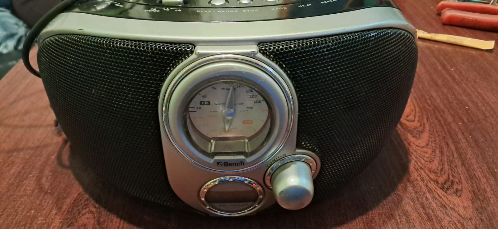 Radio bench radio