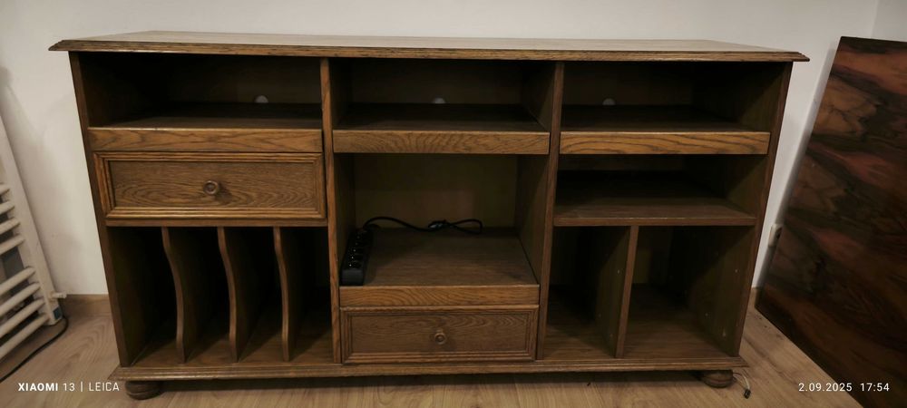 Szafka RTV. Okleina naturalna dębowa.