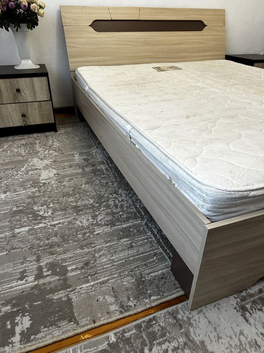 Ліжко двухспальне.