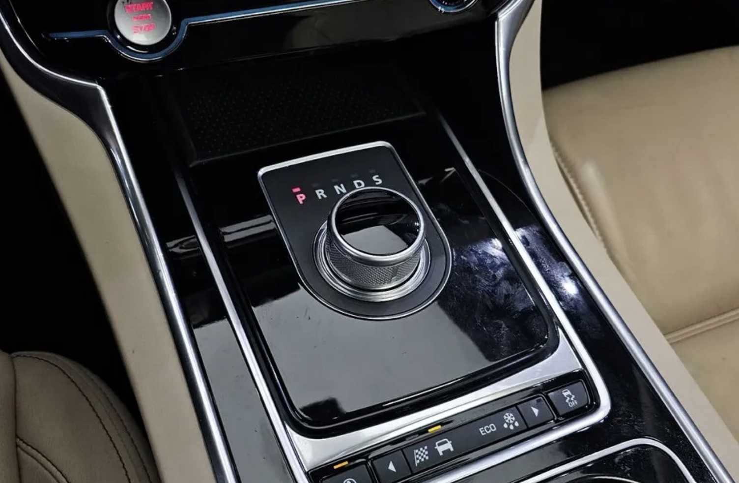 Jaguar XE 2.0d  Ягуар ХЕ 2,0д