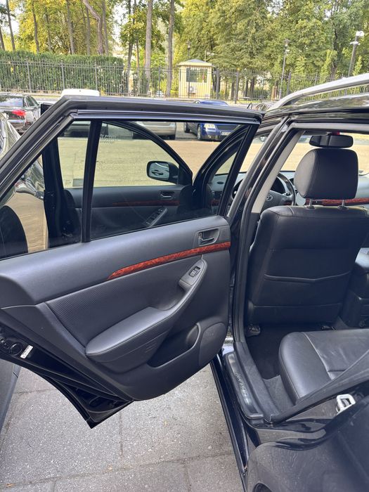 Sprzedam fajny samochód Toyota Avensis 2004 r