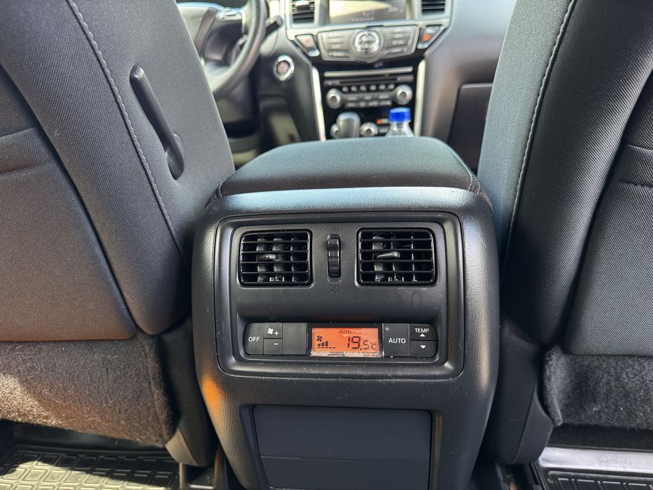 Nissan Pathfinder 2017 року на 4х4