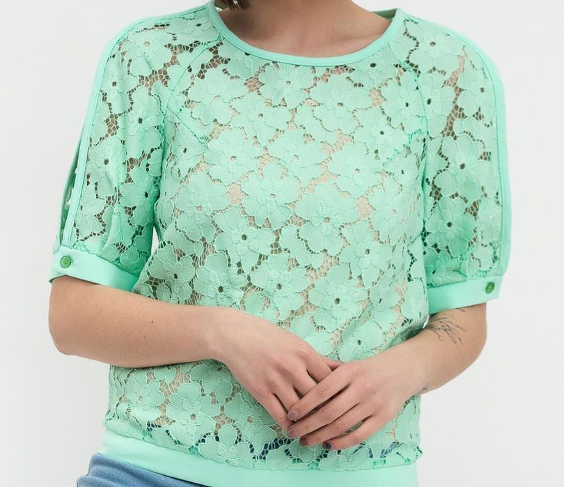 Стильна, універсальна, мереживна блуза