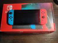 Nintendo Switch красно-синя