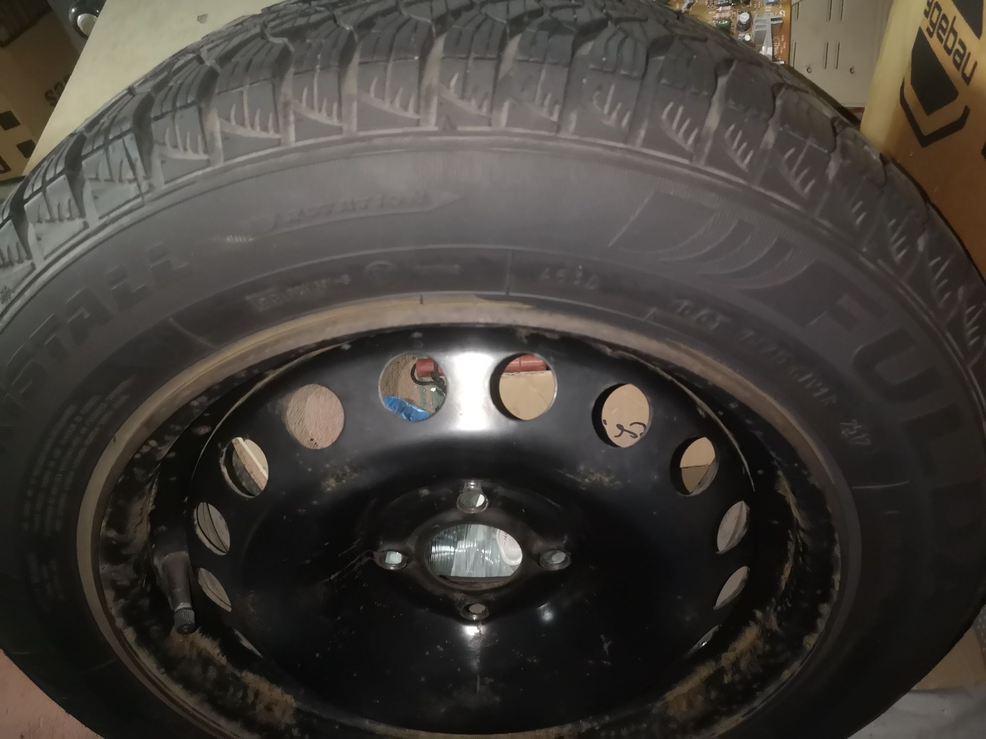 Opony zimowe  FULDA z felgami stalowymi 185/65 R15